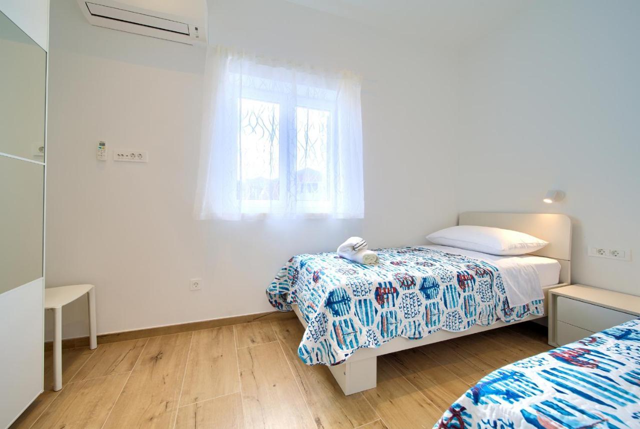 Apartman Placa Njivice Exterior foto